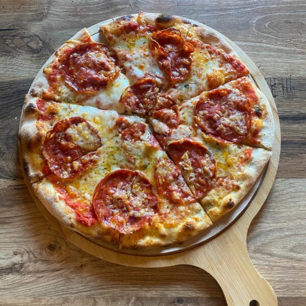 Pizza Quatro Formaggi cu salam picant 500g