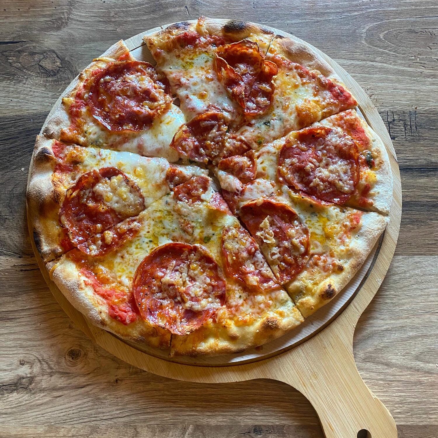 Pizza Quatro Formaggi cu salam picant 500g
